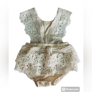 HOPSCOTCH BABY GIRL CUTE LACE ONSIE SIZE 18 MONTHS